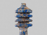 Aeg S 51  Aeg S 51, Spätzeit bis Römerzeit, Djed-Pfeiler, Lapislazuli, H 3,0 cm, B 1,2 cm, T 0,3 cm